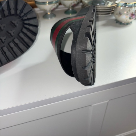 Mens Gucci Rubber Slide Sandal - Picture 15 of 16